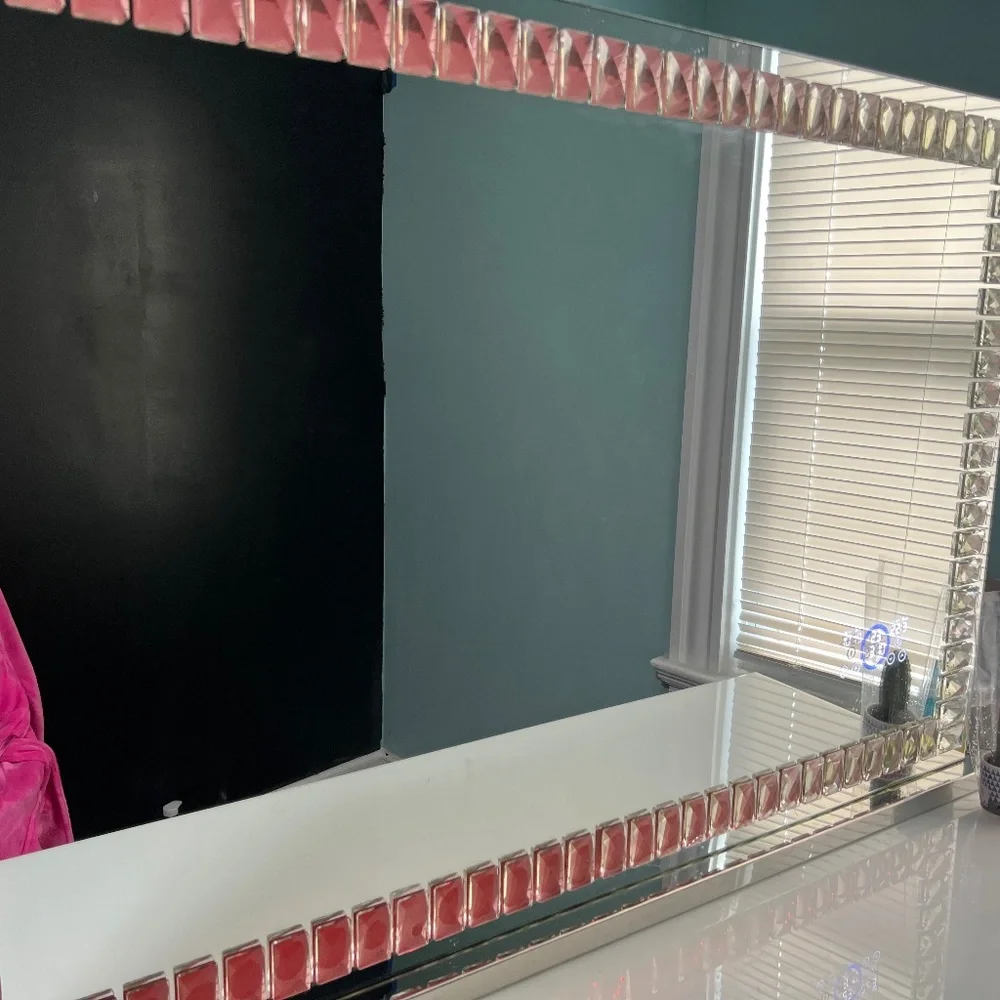 Bluetooth vanity mirror w/ LED lights